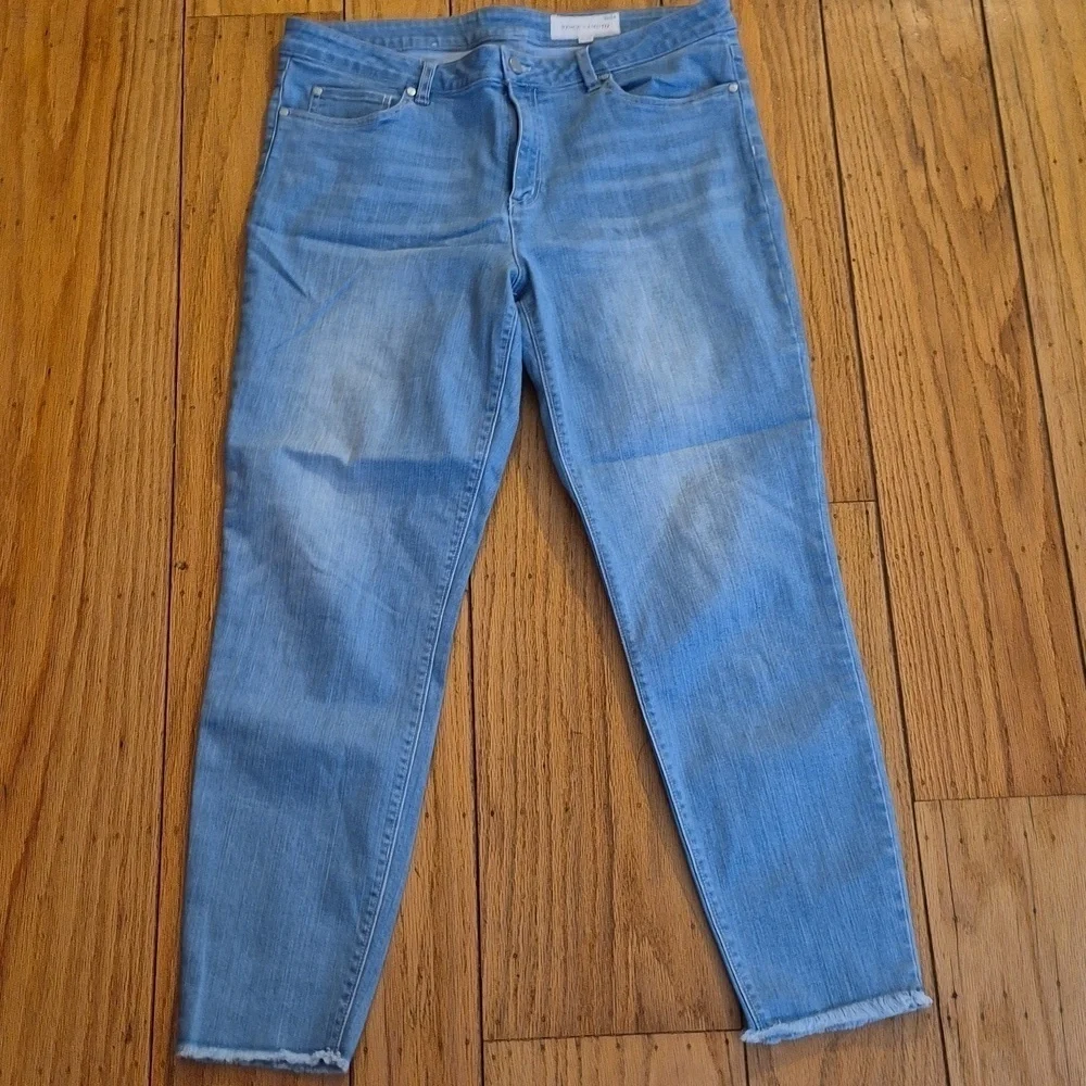 Vince Camuto light wash skinny leg frayed edge stretch denim jeans Sz 14